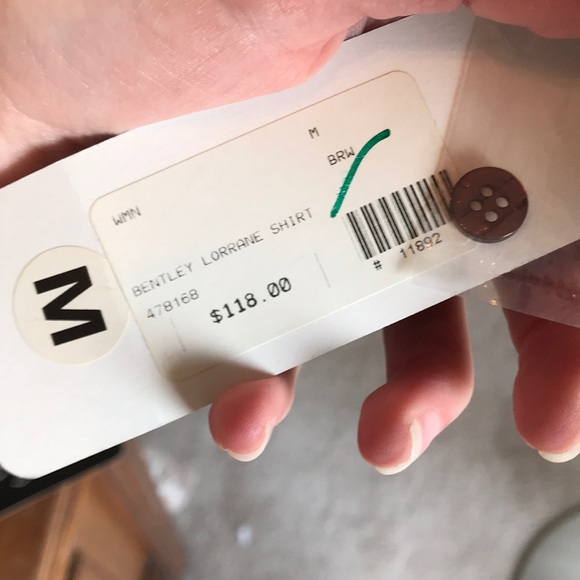 Bentley A. Lorrane Button-down Blouse w/ slits - Picture 6 of 7